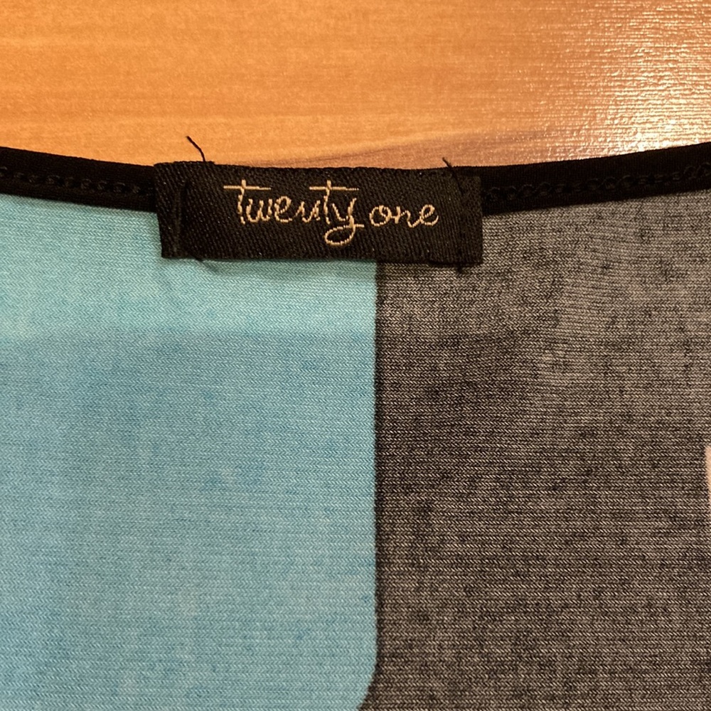 Twenty One Blouse - Picture 3 of 4